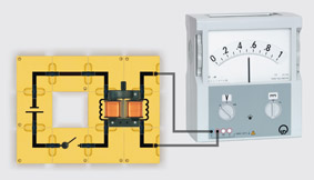 Elektromagnetische Induktion mit zwei Spulen - Aufbau mit Leiterbausteinen