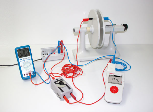 Bestimmung der Kapazität eines Plattenkondensators - Ladungsmessung mit nC-Sensor S und CASSY