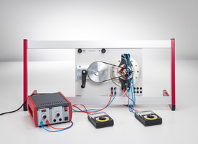 Erzeugung von Wechselspannung mit einem Kraftwerksgenerator (Generator mit elektromagnetischem Innenpol)