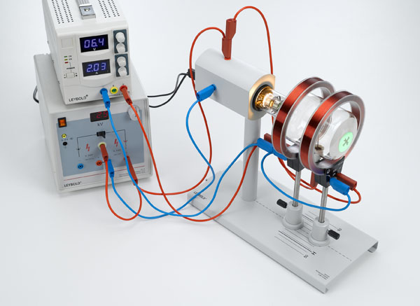 Ablenkung von Elektronen in einem axialen magnetischen Feld